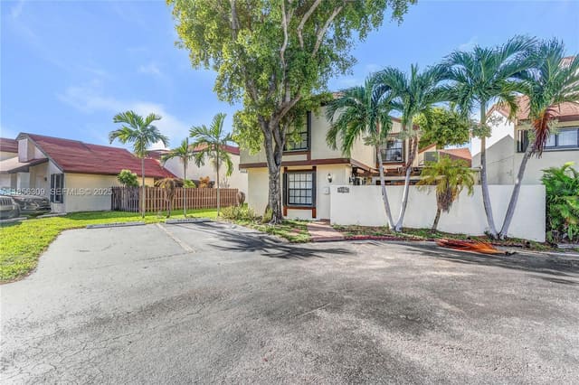 10077 NW 5th Terrace 10077, sold in Spring Lakes Village Phas, Miami, FL