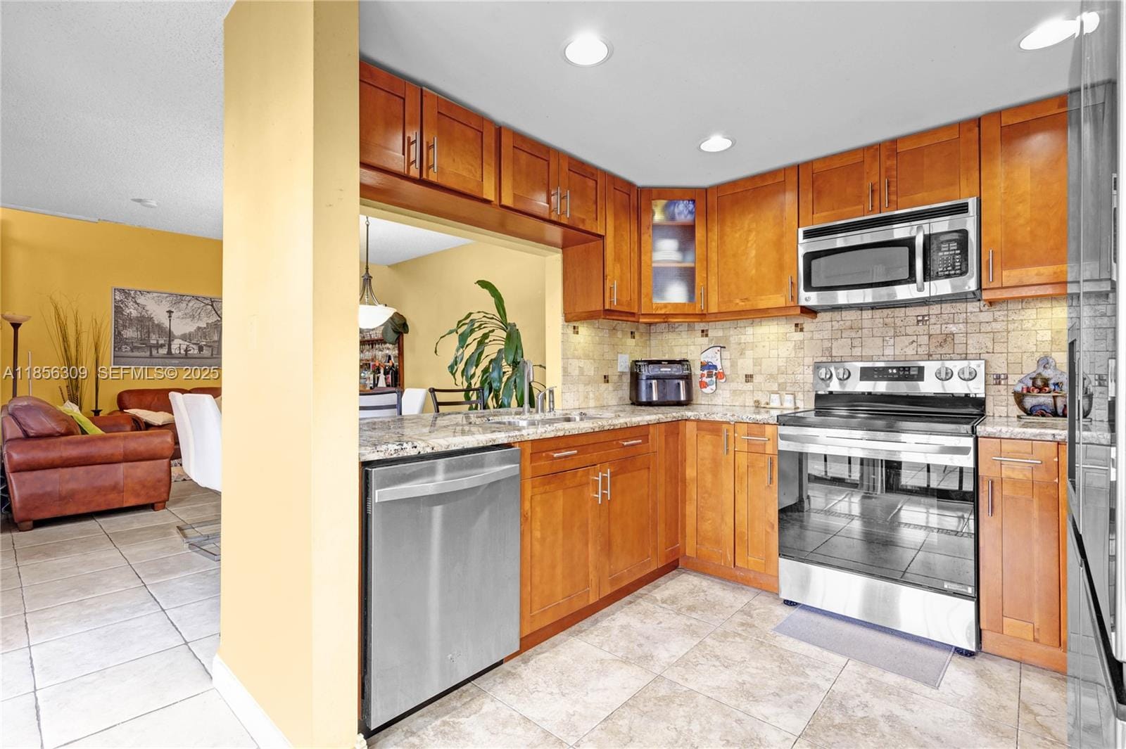 10077 NW 5th Terrace 10077, Miami, FL 33172 photo 3