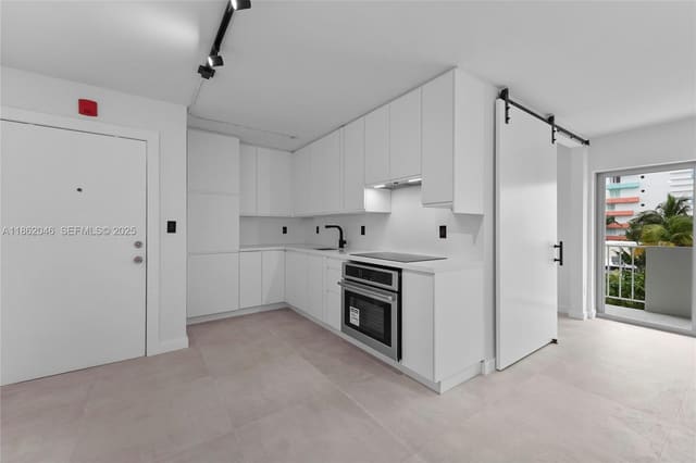 240 Collins Avenue 4A, Miami Beach, FL 33139