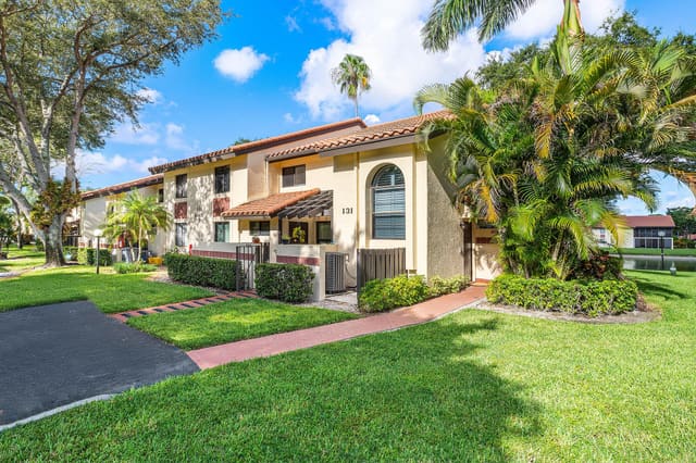 10431 S Circle Lake Drive 202, Boynton Beach, FL 33437