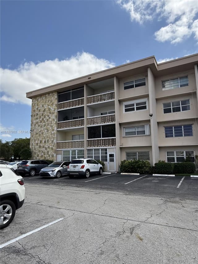 410 SE 2nd Street 122, sold in Fourth Gulfstream Garden, Hallandale Beach, FL
