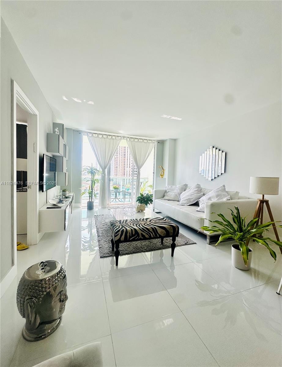 19390 Collins Avenue 911 — photo 9