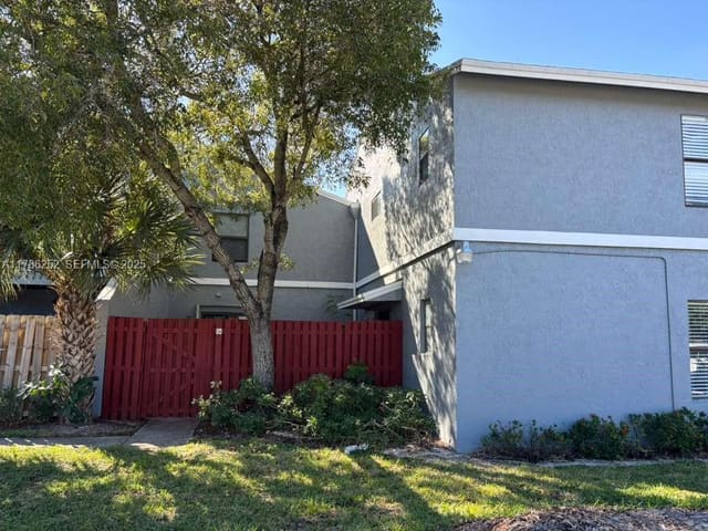 15 Crossings Circle A, Boynton Beach, FL 33435