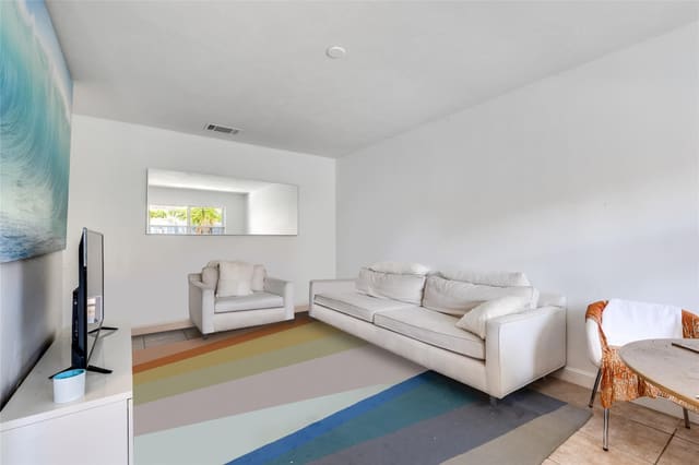 1200 NE 17th Court 5, Fort Lauderdale, FL 33305