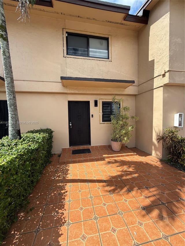 131 SW 109th Avenue L4, sold in West Flagler Heritage No, Sweetwater, FL