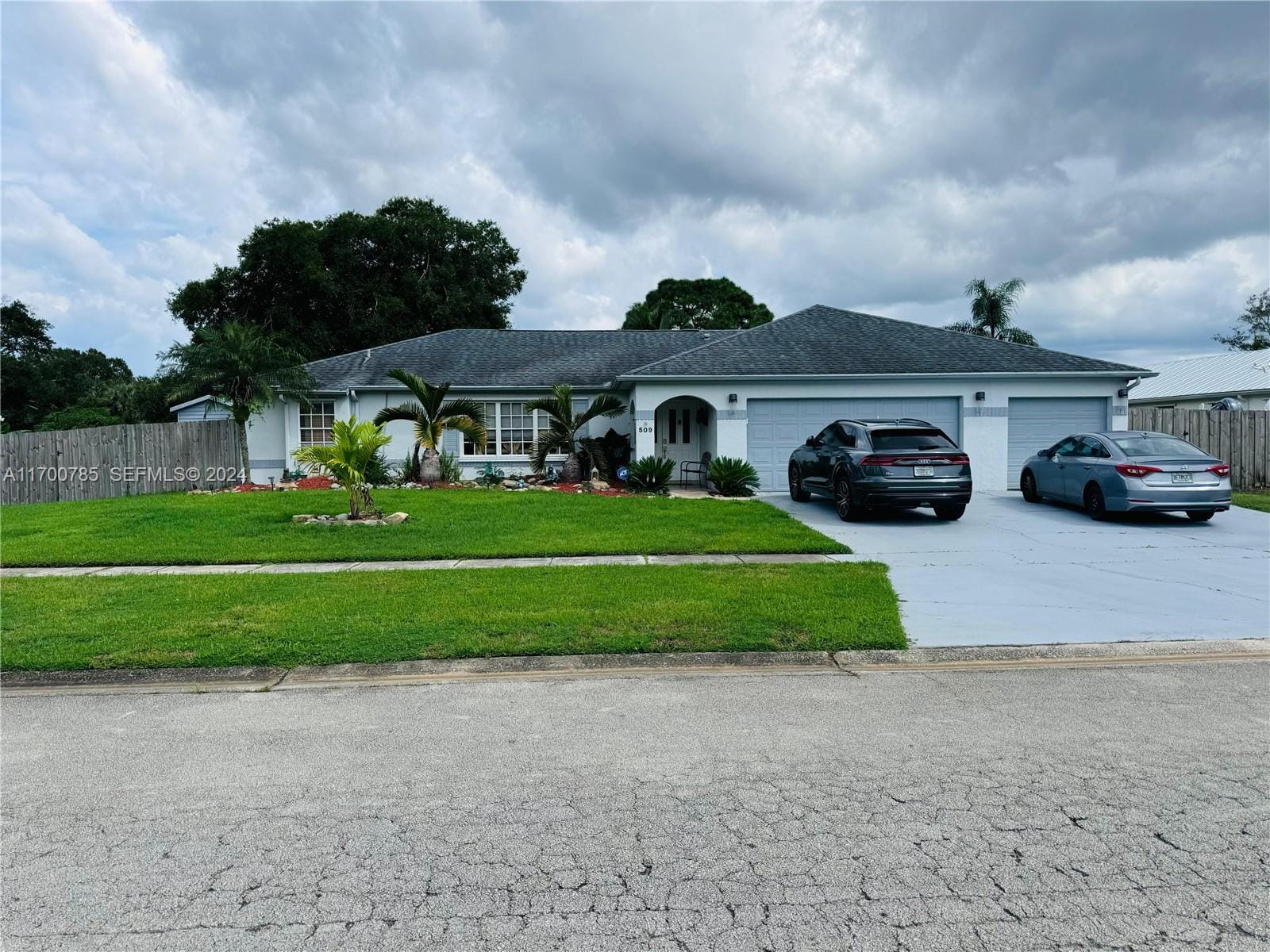509 NE Solida Circle, Port St. Lucie, FL 34983 photo 2