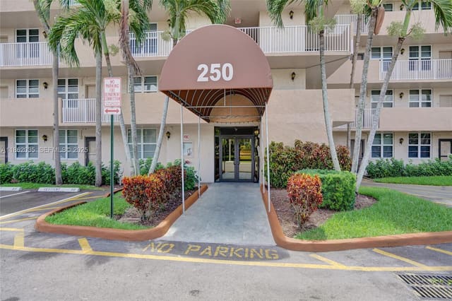 250 Jacaranda Drive 206, sold in Coronado At Jacaranda Pha, Plantation, FL