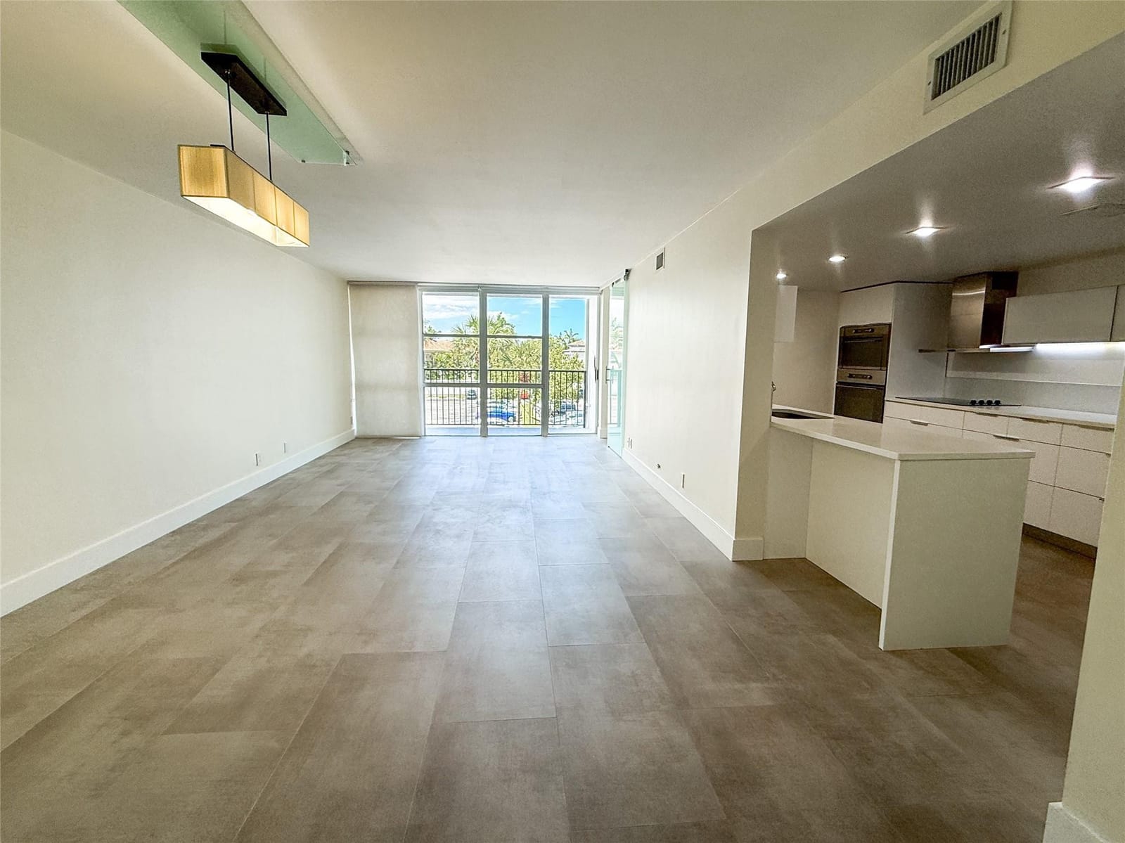 1000 Parkview Drive 319 — photo 2