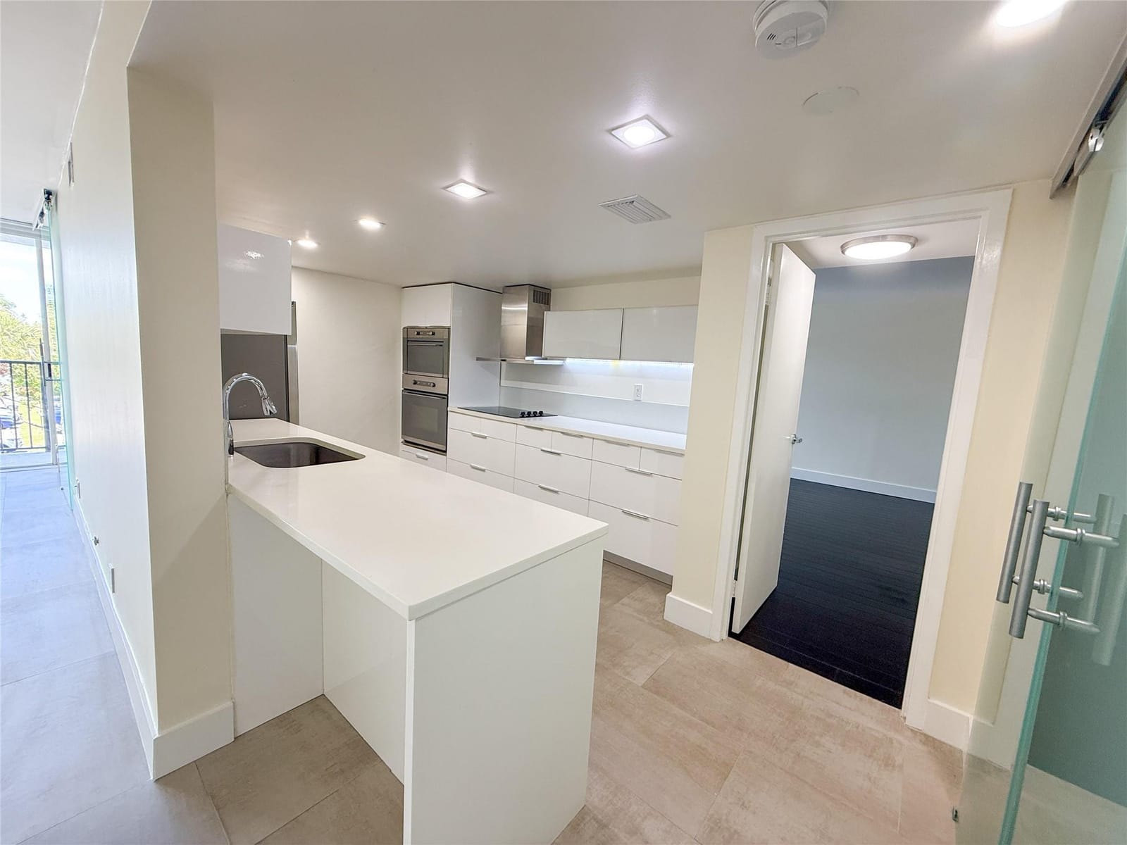 1000 Parkview Drive 319 — photo 11