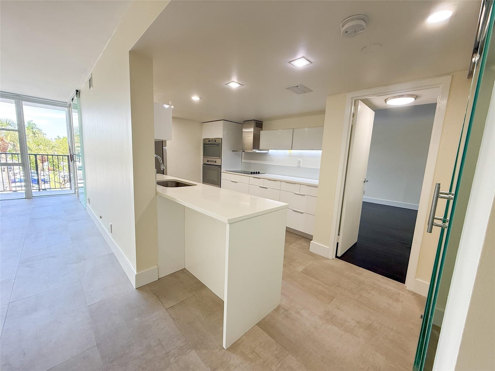 1000 Parkview Drive 319 — photo 12