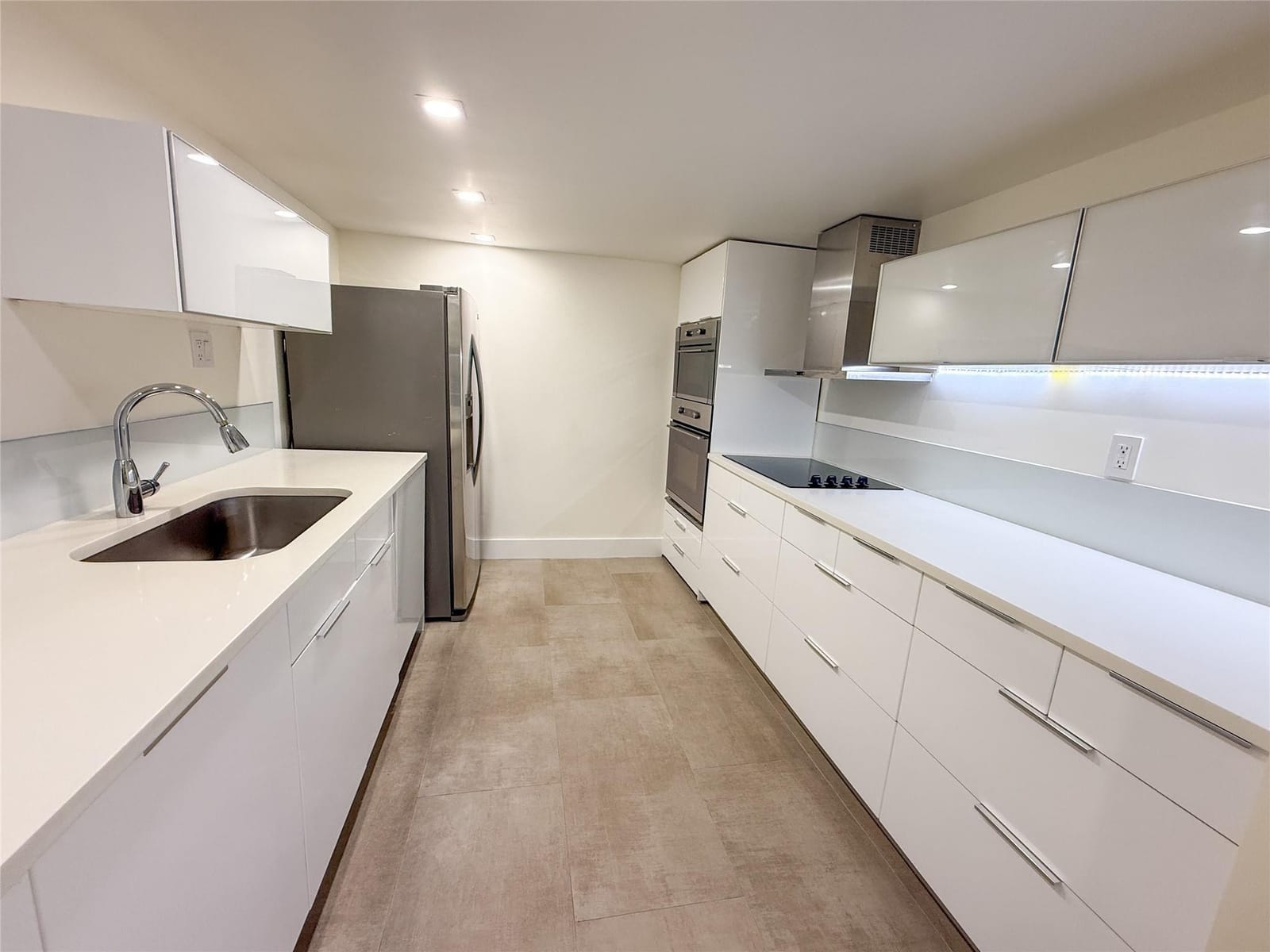 1000 Parkview Drive 319, Hallandale Beach, FL 33009 photo 13