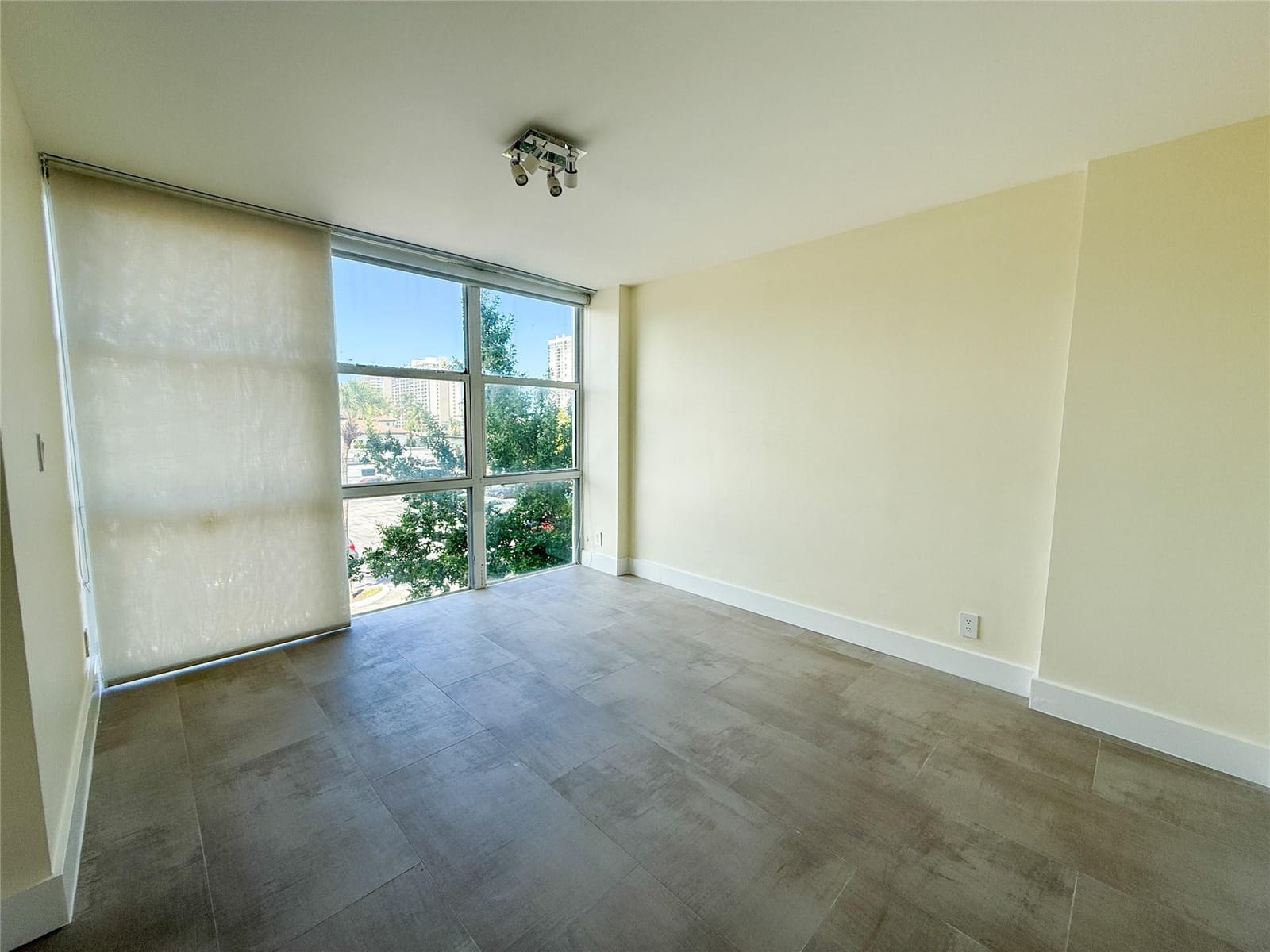 1000 Parkview Drive 319, Hallandale Beach, FL 33009 photo 15