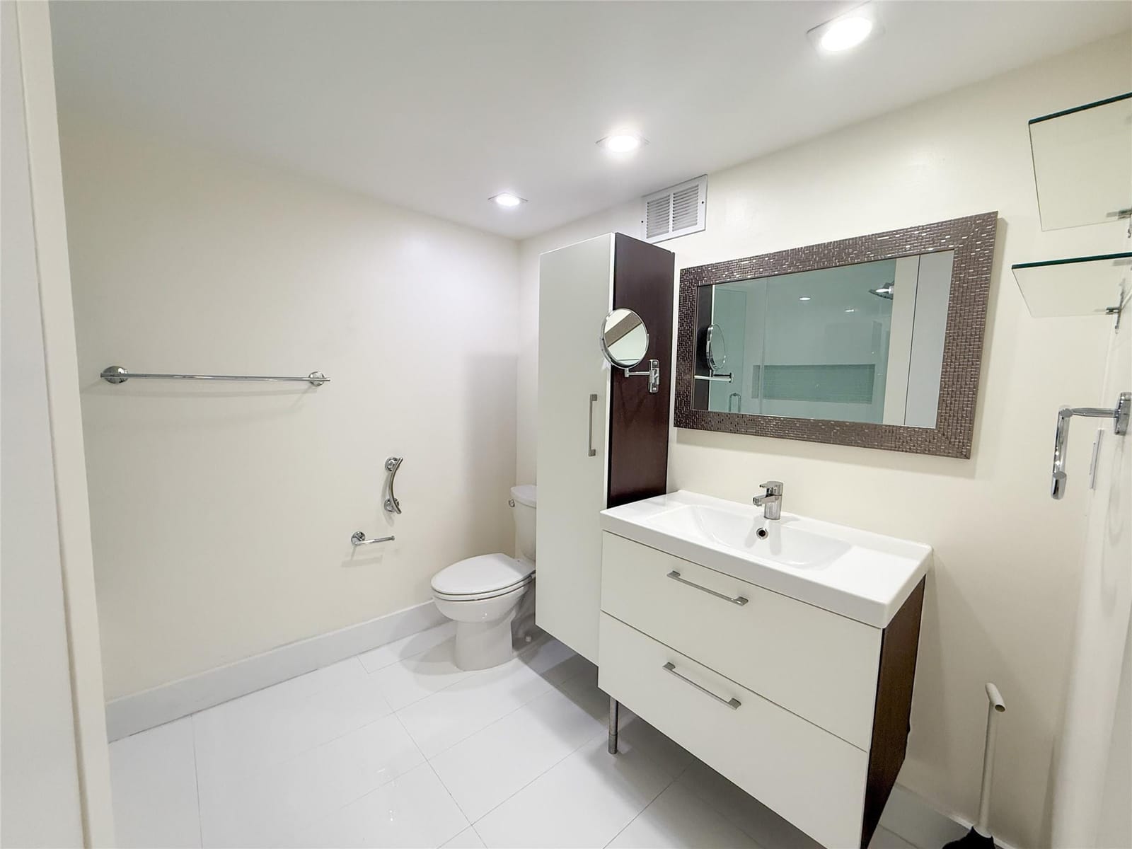 1000 Parkview Drive 319, Hallandale Beach, FL 33009 photo 21