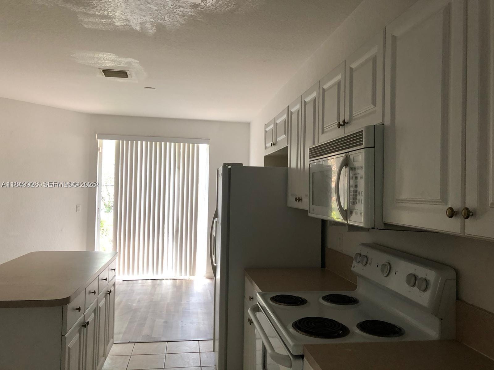 1911 Hibiscus Lane, Riviera Beach, FL 33404 photo 2