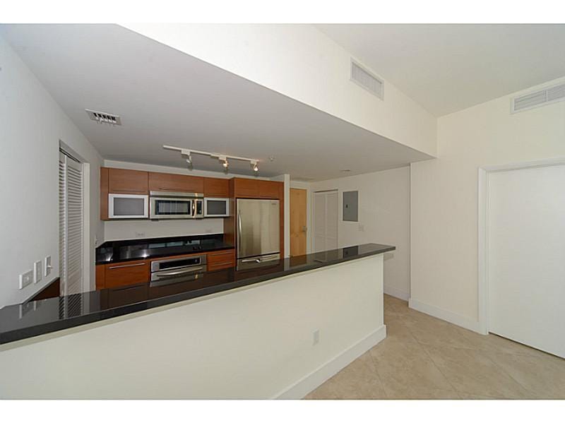 253 NE 2nd Street 2710 — photo 2