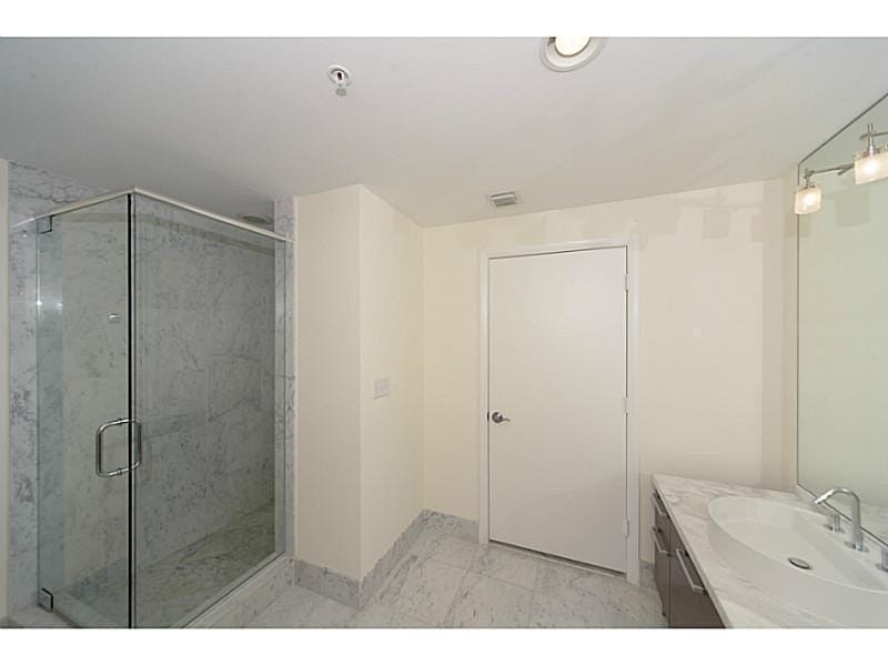 253 NE 2nd Street 2710, Miami, FL 33132 photo 17