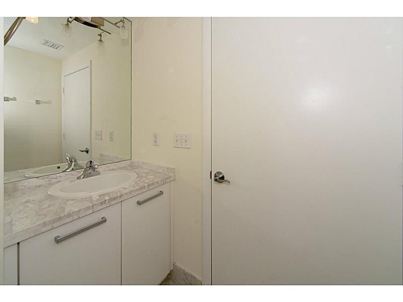 253 NE 2nd Street 2710, Miami, FL 33132 photo 21