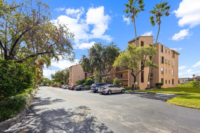 7210 Lake Circle Drive 106, sold in Palm Lakes Condo, Margate, FL