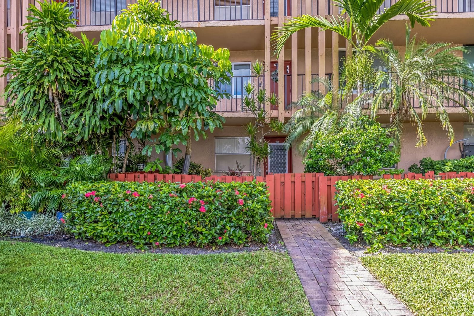 7210 Lake Circle Drive 106 — photo 4