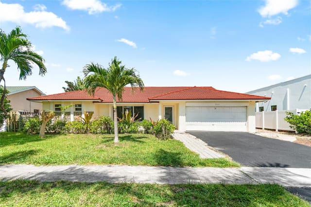 7517 W Country Club Boulevard, Boca Raton, FL 33487
