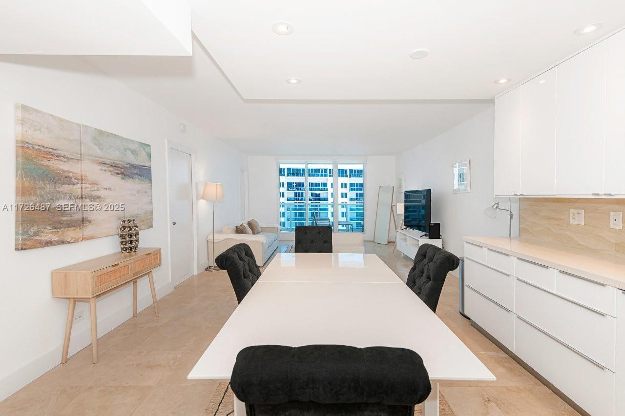 2301 Collins Avenue 1515 — photo 3