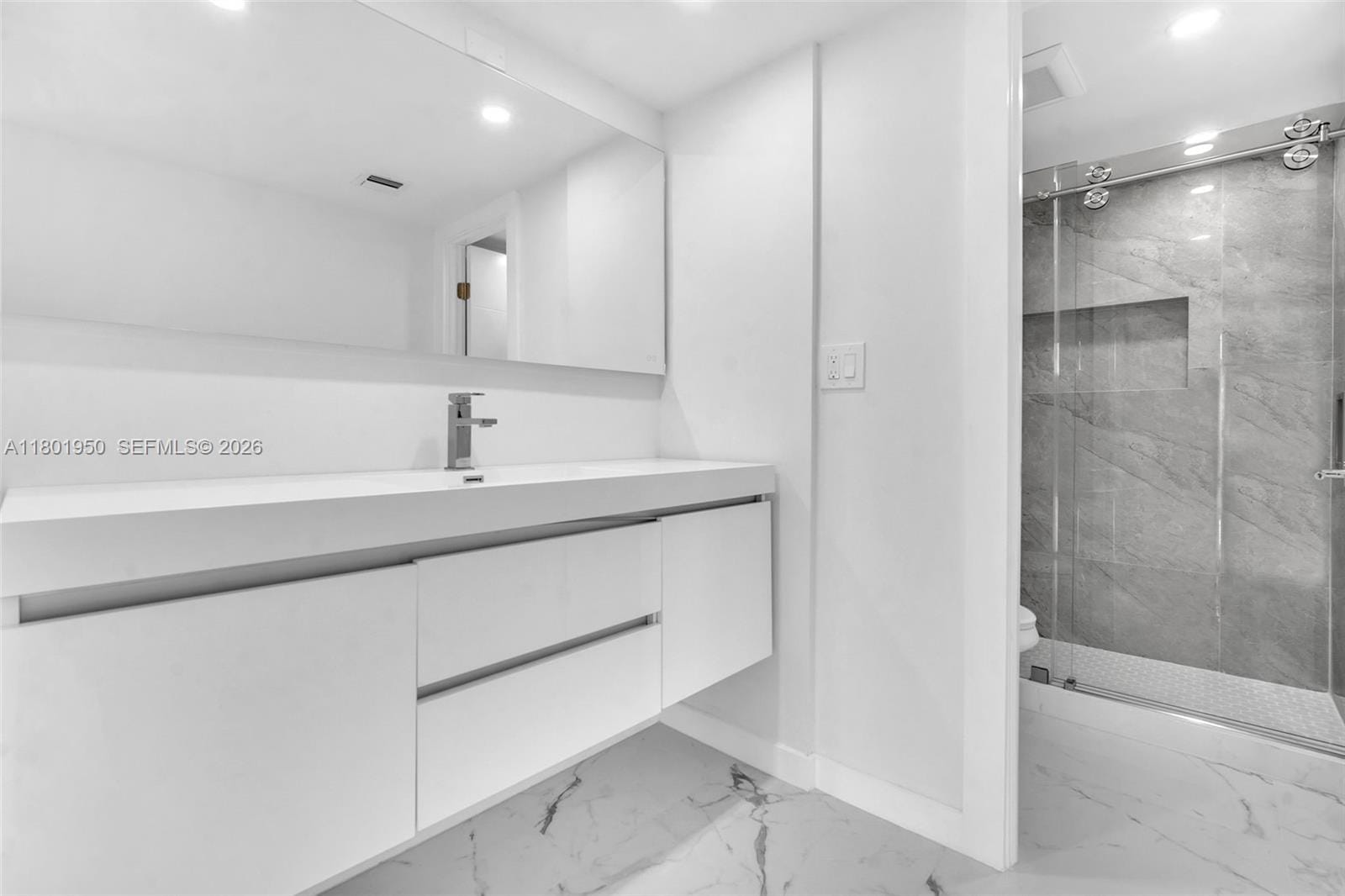 20335 W Country Club Drive 1108 — photo 11