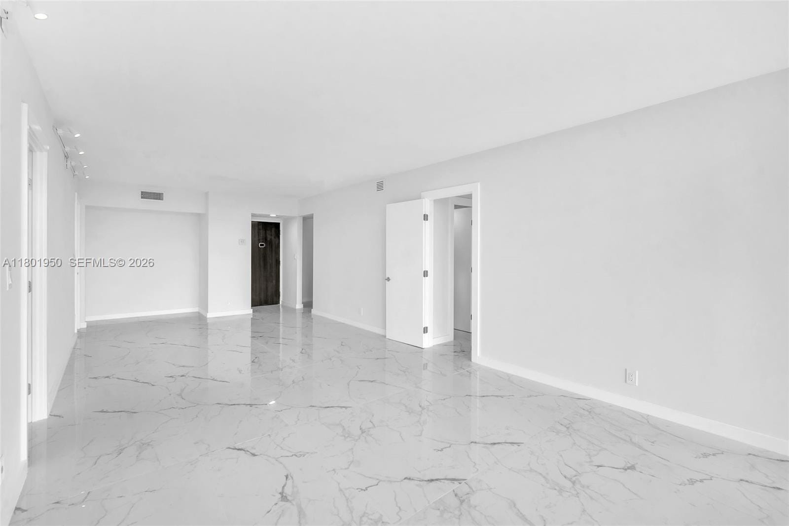 20335 W Country Club Drive 1108 — photo 5