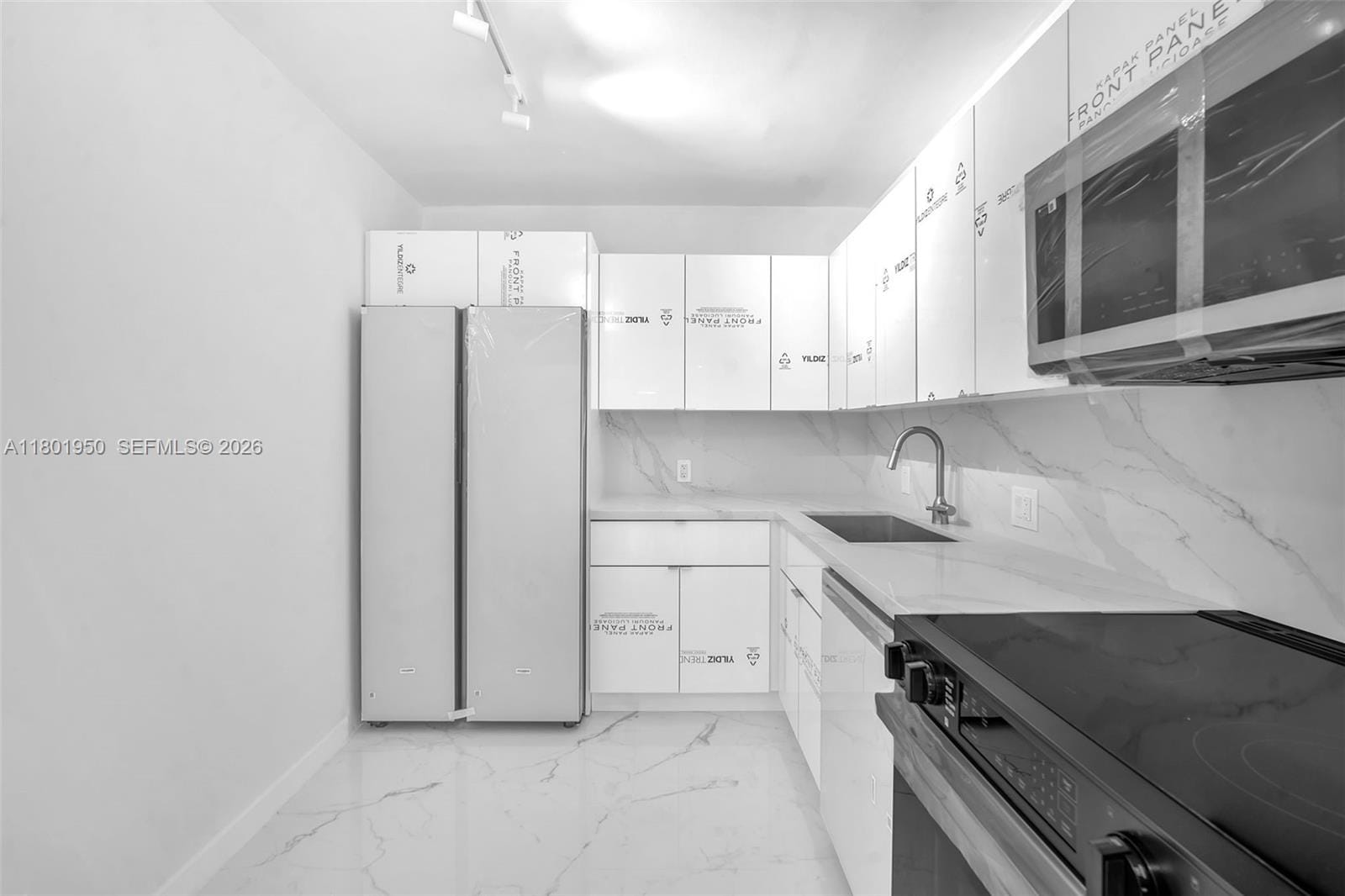 20335 W Country Club Drive 1108 — photo 9