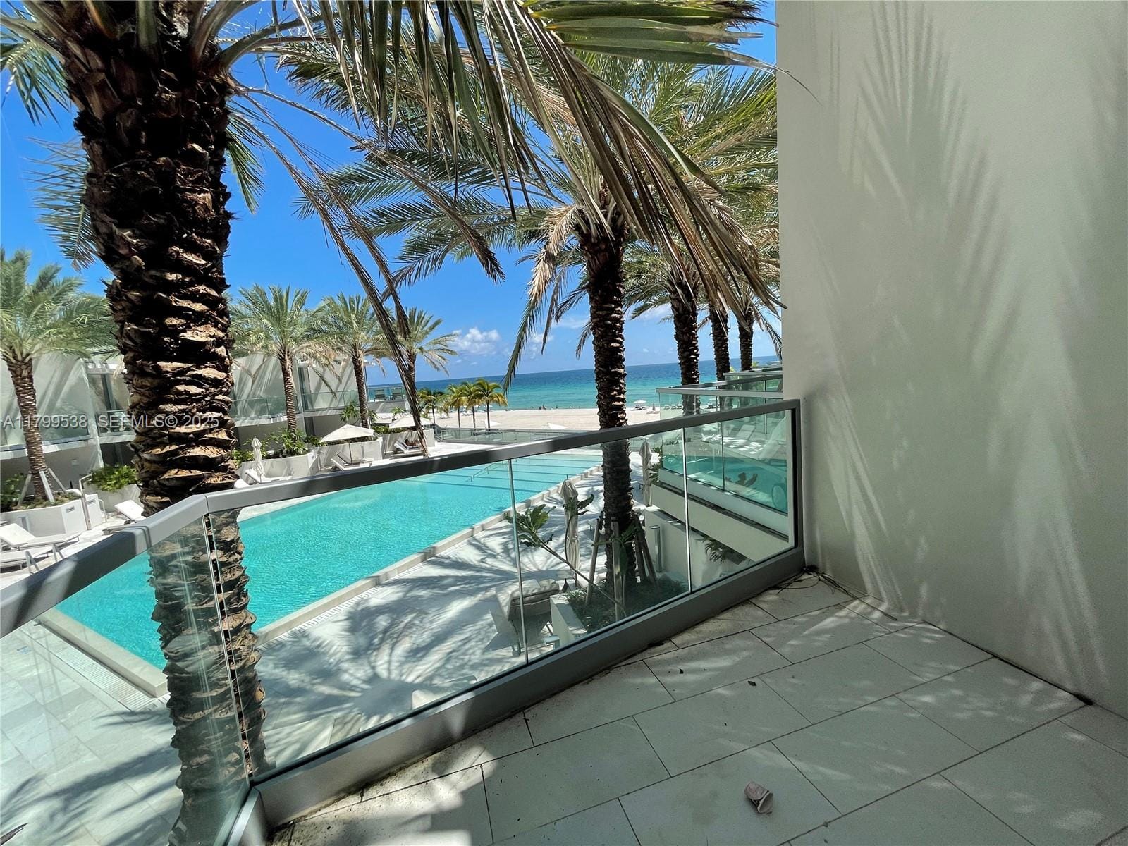 18501 Collins Avenue Cabana 27 — photo 1