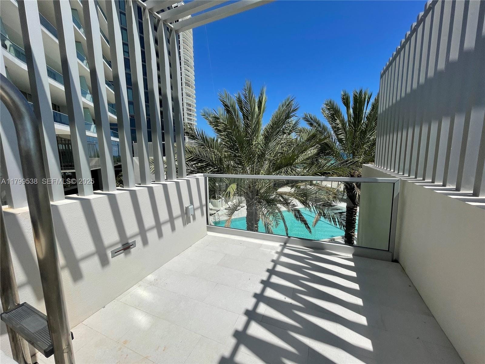 18501 Collins Avenue Cabana 27 — photo 4