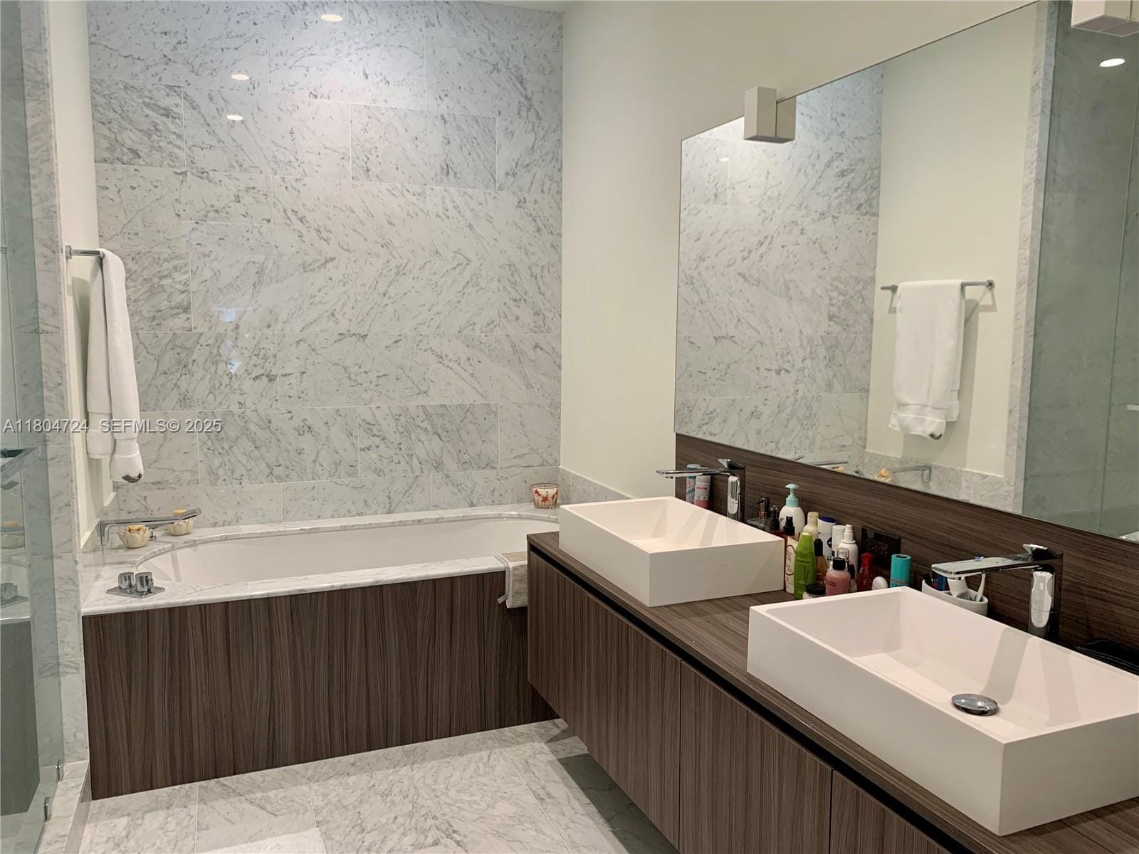 1000 Brickell Plaza 1805 — photo 8