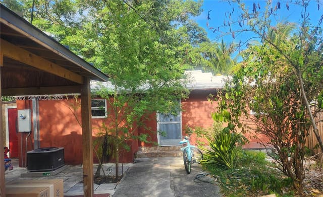 9407 NW 4th Avenue, sold in Pinewood Park Pl Amd 2nd, Miami, FL