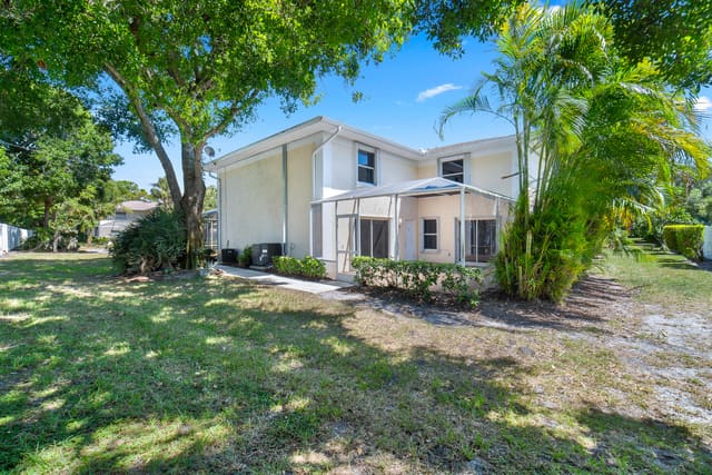1536 N Lawnwood Circle 3, sold in Lawnwood Addition, Fort Pierce, FL