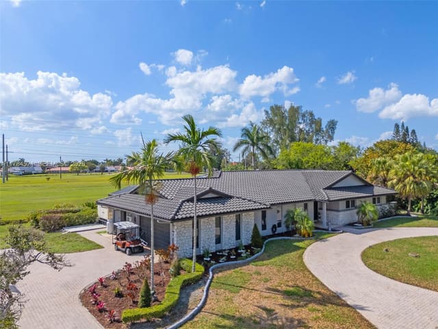 19640 W Saint Andrews Drive, sold in Country Club Of Miami Est, Hialeah, FL