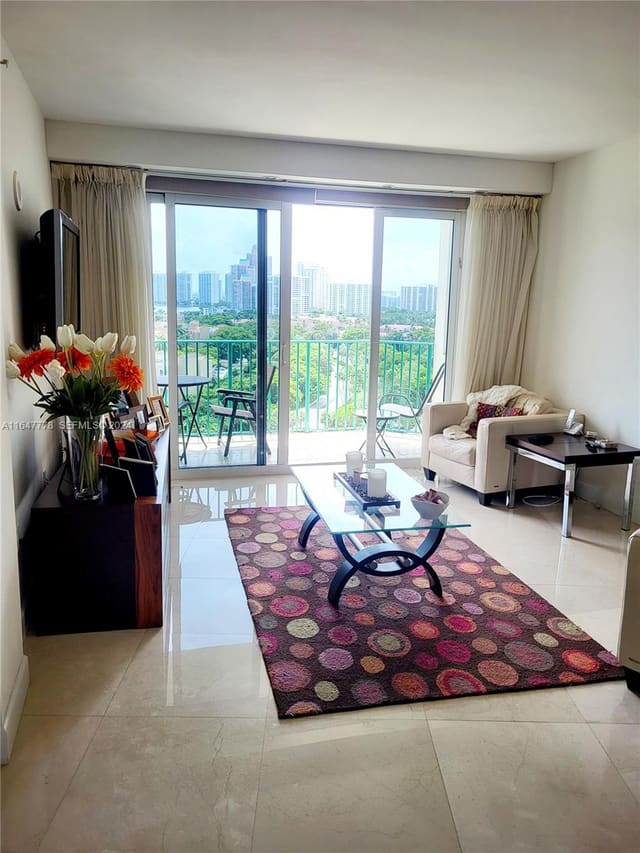 19900 E Country Club Drive 1207, sold in Turnberry Village So Towe, Aventura, FL