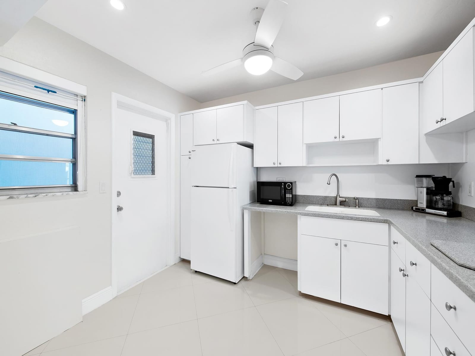 329 SE 3rd Street 305P, Hallandale Beach, FL 33009 photo 13
