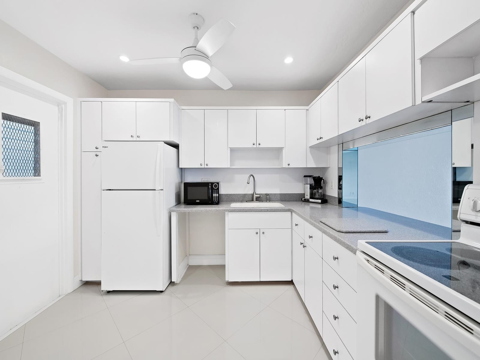 329 SE 3rd Street 305P, Hallandale Beach, FL 33009 photo 14