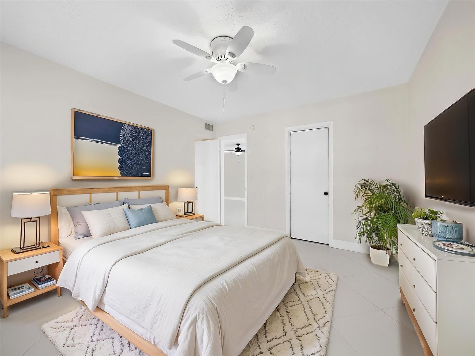 329 SE 3rd Street 305P, Hallandale Beach, FL 33009 photo 4