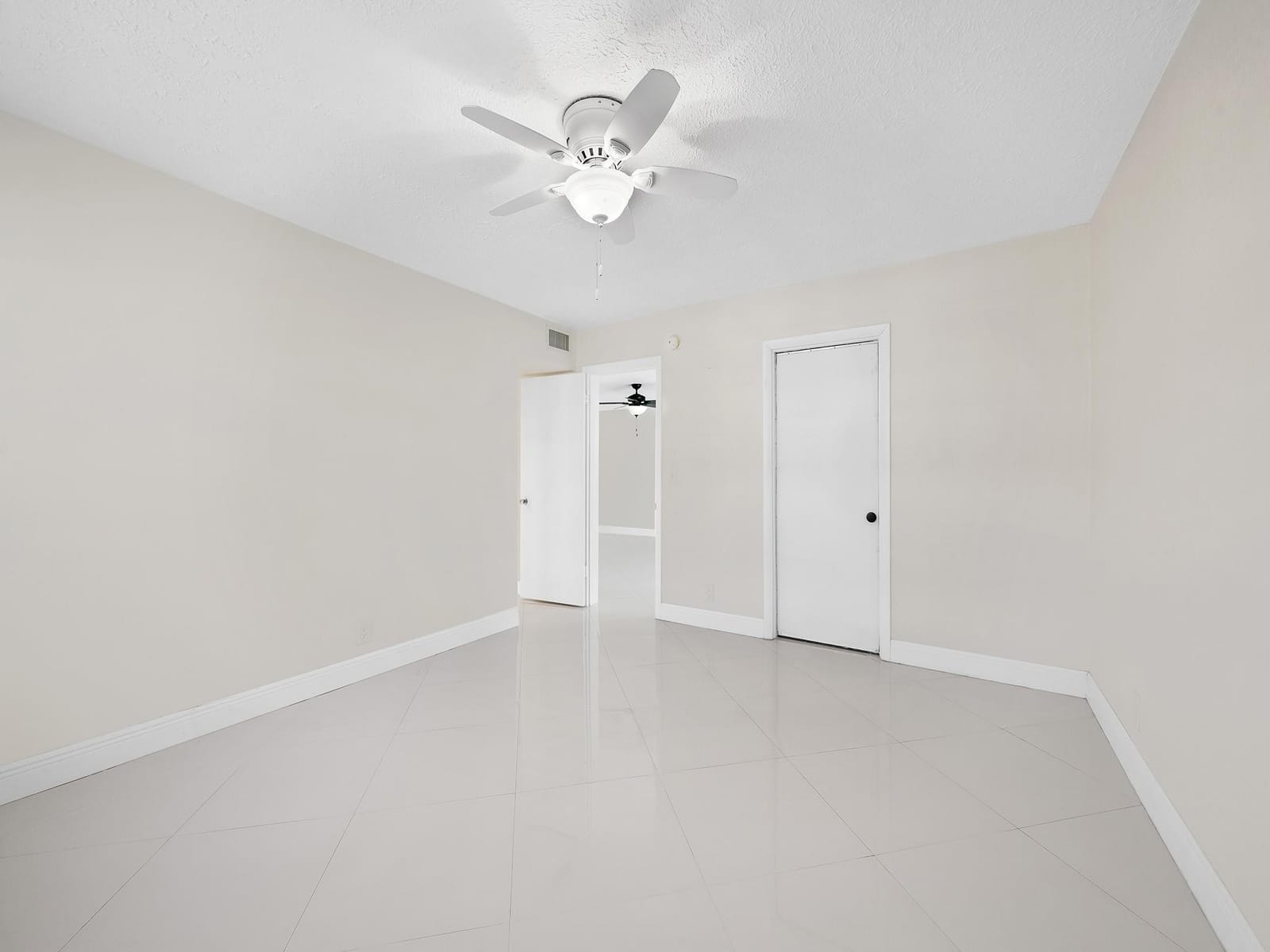 329 SE 3rd Street 305P, Hallandale Beach, FL 33009 photo 5