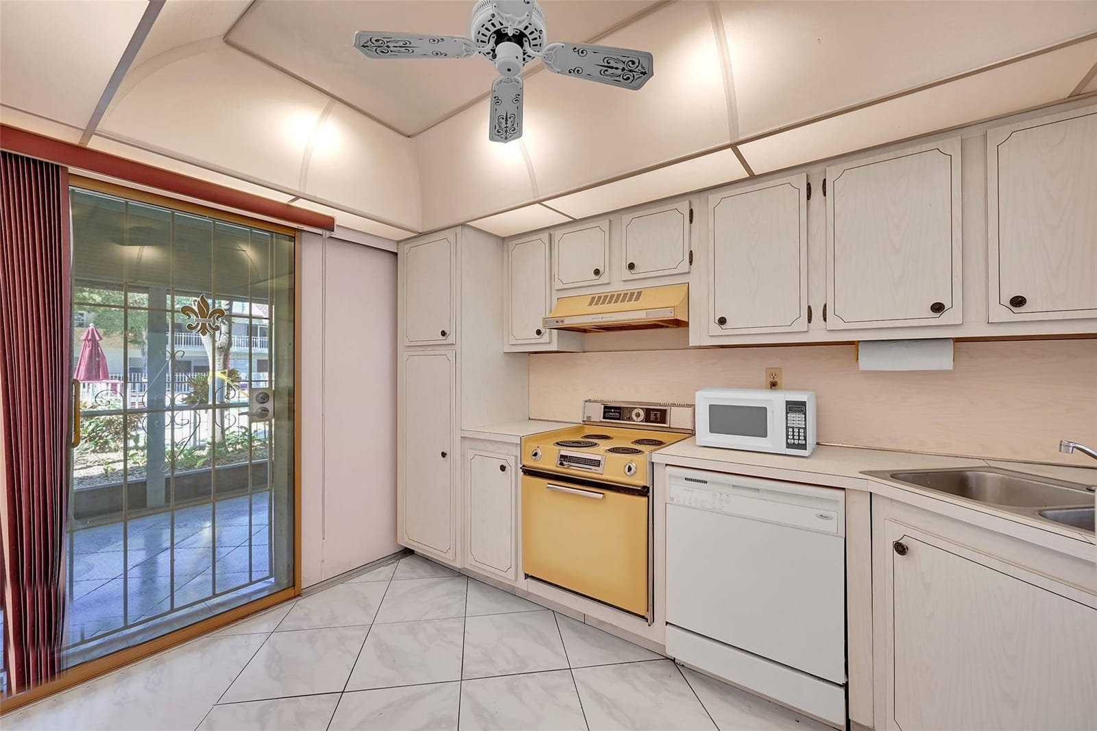 860 SE 6th Avenue 304 — photo 3