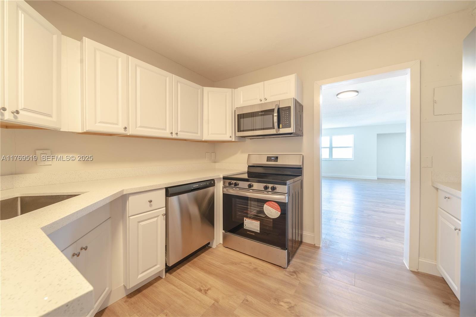 3301 Spanish Moss Terrace 802 — photo 2