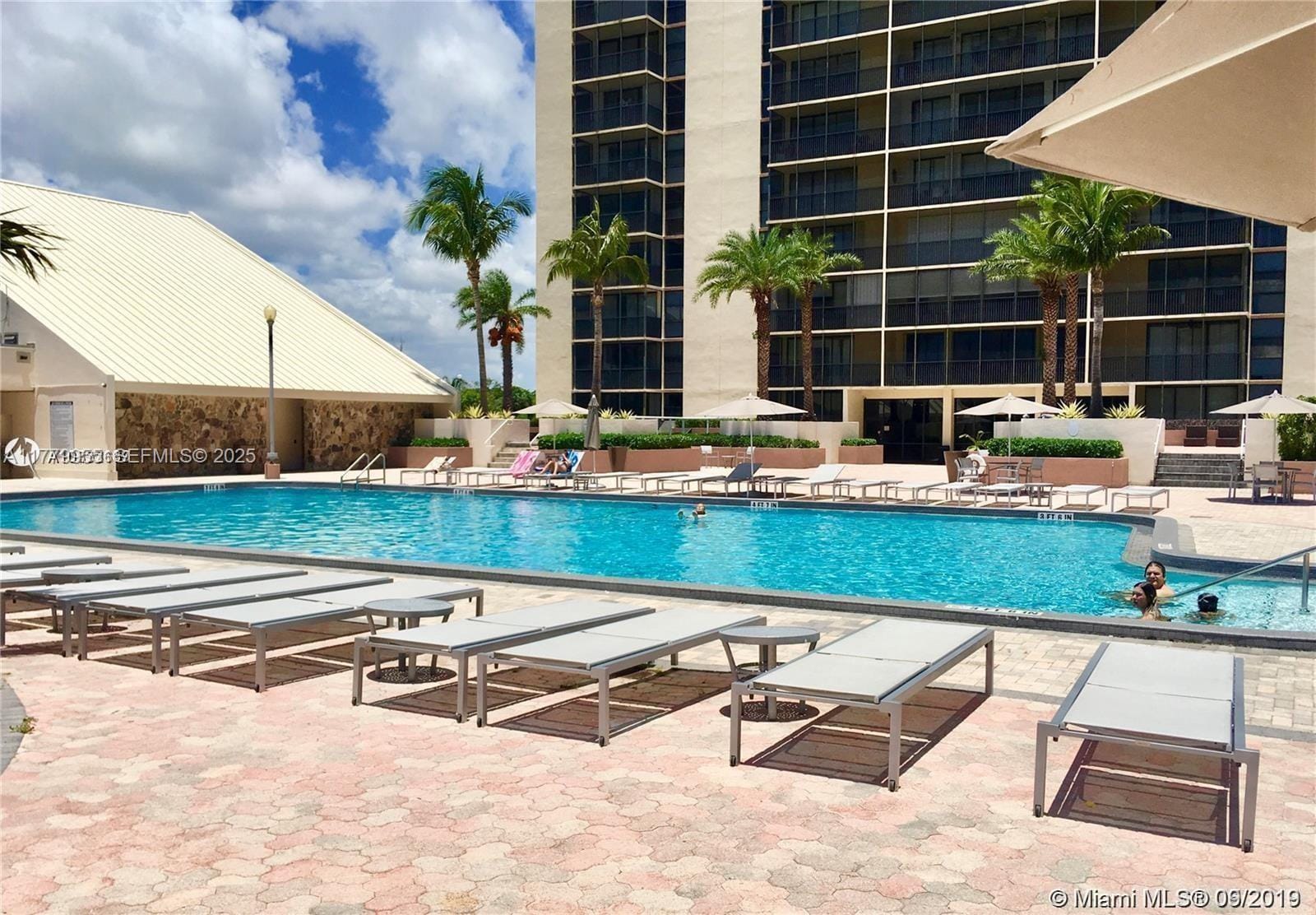 20301 W Country Club Drive 830, Aventura, FL 33180 photo 25
