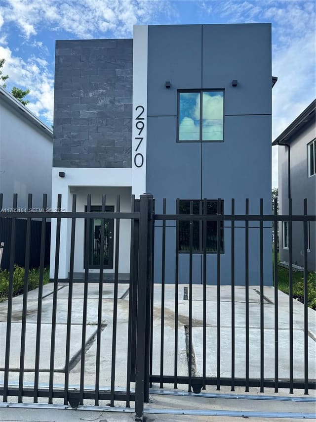 2970 NW 45, sold in Roosevelt Park, Miami, FL