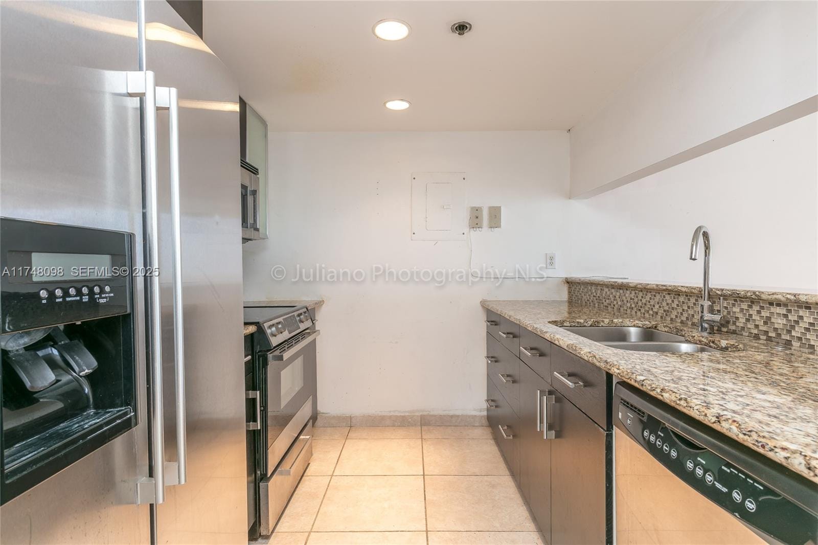 7601 E Treasure Drive 1108 — photo 10