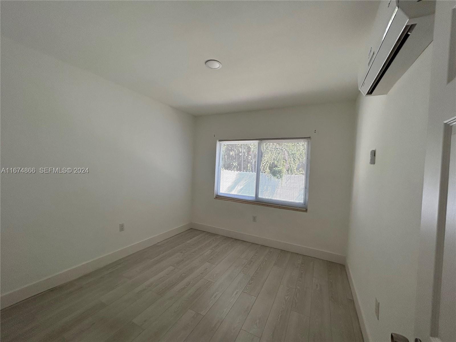 242 NE 55th Terrace — photo 9