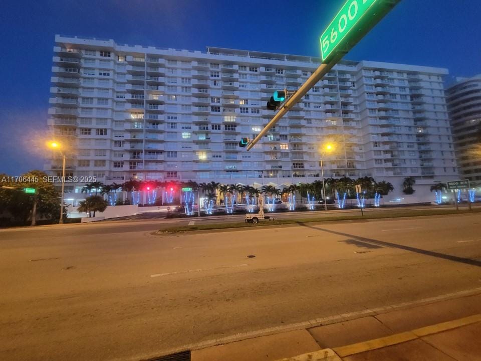 5601 Collins Avenue PH-9 — photo 9