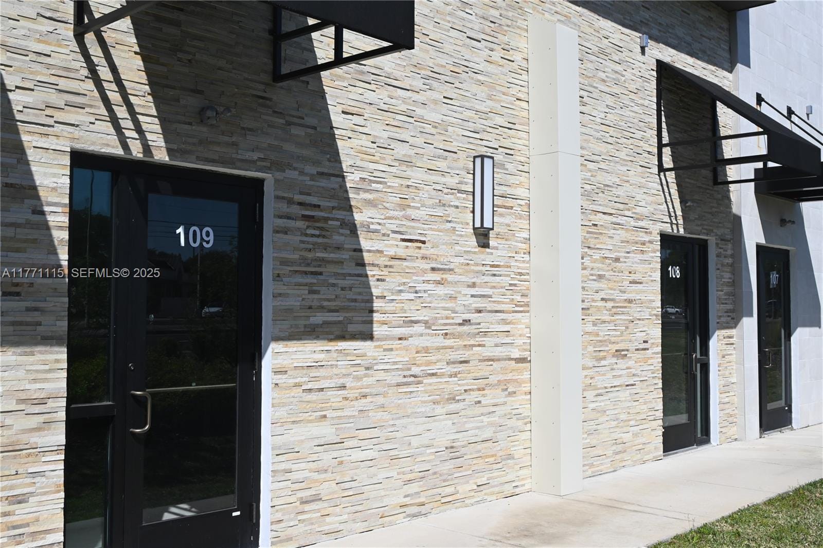 3370 Rouse Road 109 — photo 9