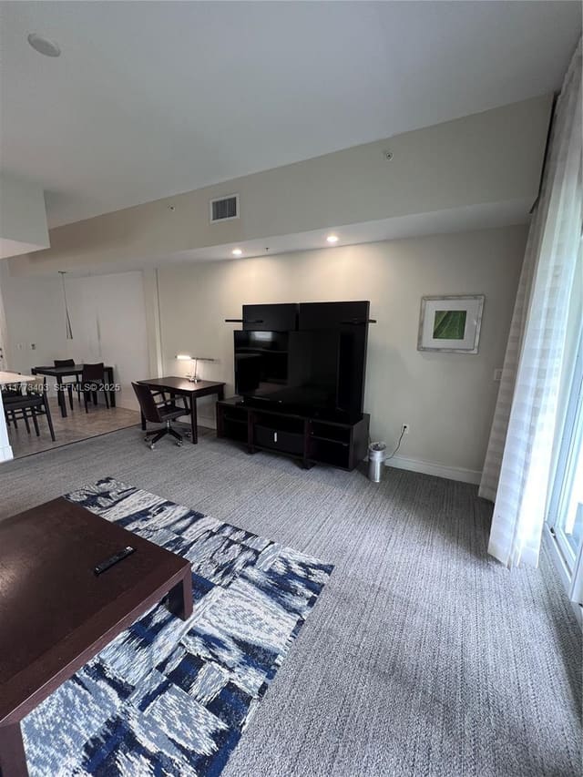 5300 NW 87th Avenue 916, Doral, FL 33178