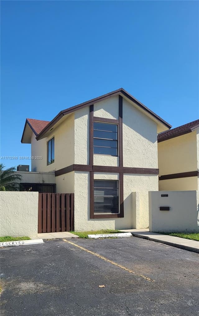 9935 NW 6th Lane 9935, sold in Spring Lakes Village Phas, Miami, FL