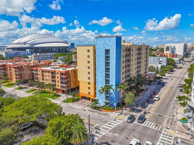 218 NW 12th Avenue 702, Diamond Tower Condo, Miami, FL